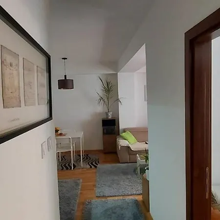 Ira's 2 Bedroom Central Place With Private Parking * Скоп'є