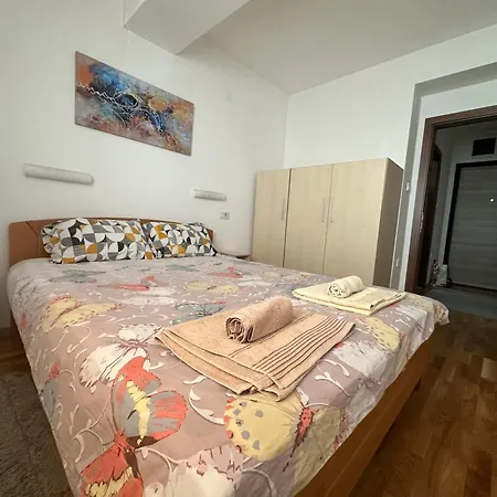 Apartament Ira's 2 Bedroom Central Place With Private Parking Skopje