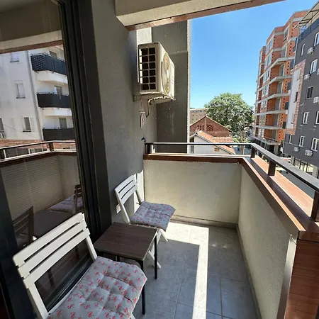 Апартаменты Ira's 2 Bedroom Central Place With Private Parking