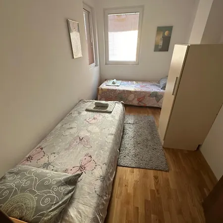 Ira's 2 Bedroom Central Place With Private Parking Апартаменти Скоп'є