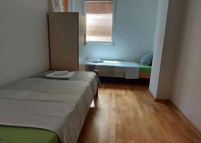 Ira's 2 Bedroom Central Place With Private Parking * Skopje