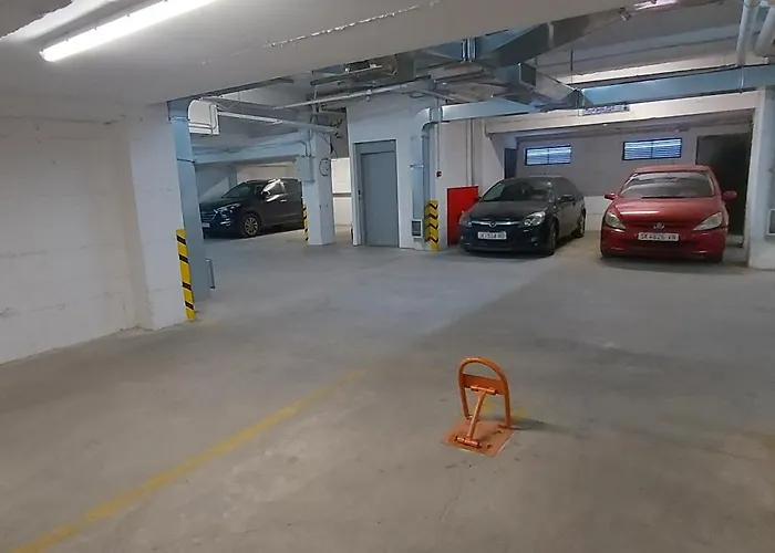 Ira's 2 Bedroom Central Place With Private Parking Skopje