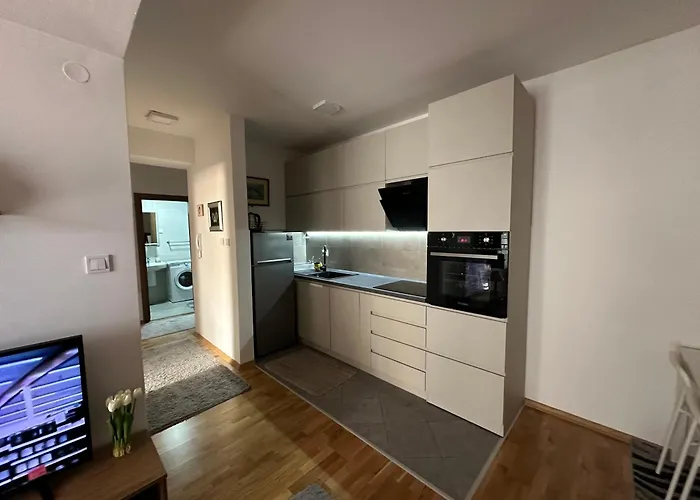 Ira's 2 Bedroom Central Place With Private Parking Apartment Skopje