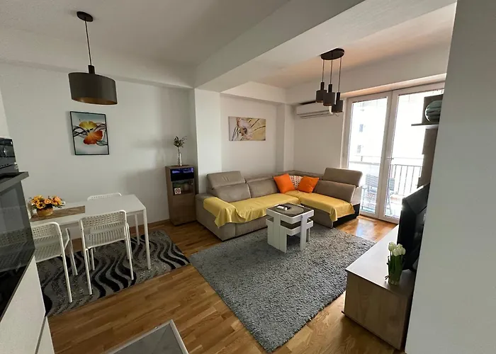 Ira's 2 Bedroom Central Place With Private Parking Appartamento *