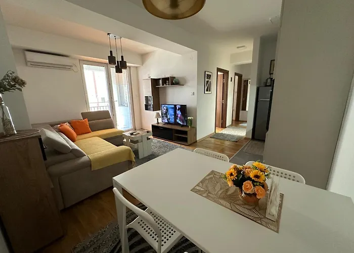 Ira's 2 Bedroom Central Place With Private Parking Appartamento