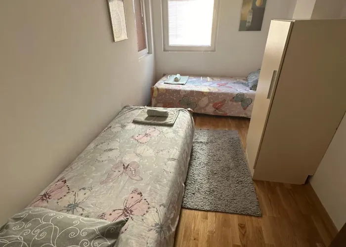 Ira's 2 Bedroom Central Place With Private Parking Appartamento Skopje